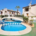 Cozy House Near La Mata تورّيفيِخا