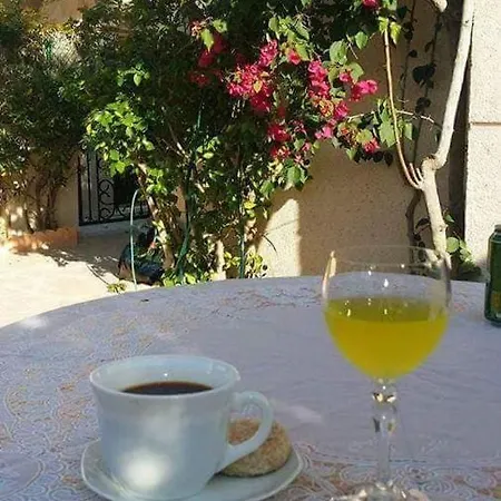 Cozy House Near La Mata דירה