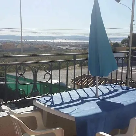 Cozy House Near La Mata شقة *